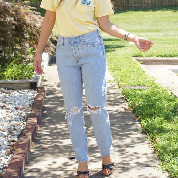 Levi’s Wedgie Straight Ankle Distressed Jeans - Picture 1 of 12